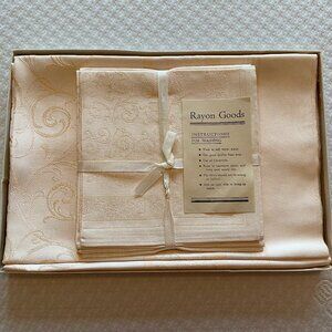 NIB Classic Vintage Irish Tablecloth and Napkin Set Gold